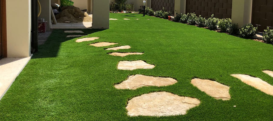 idee giardino erba artificiale