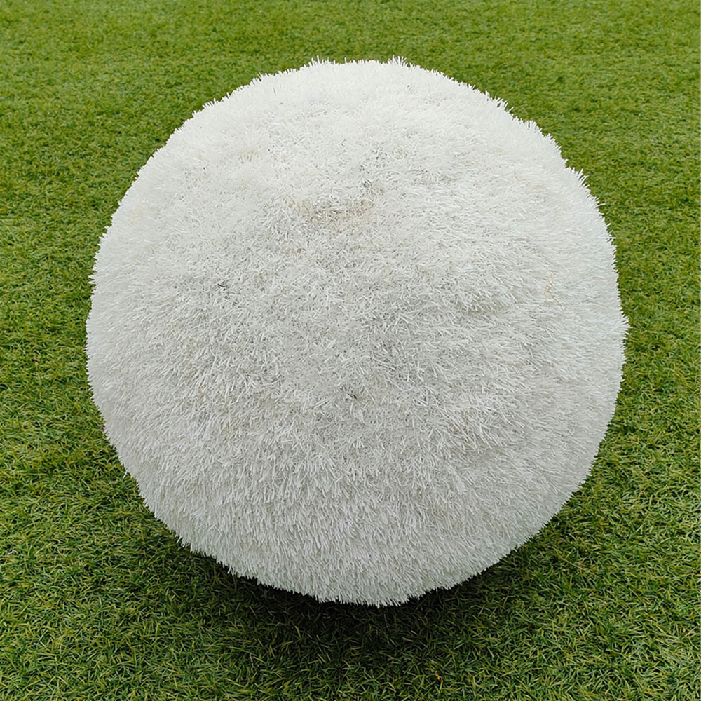 sfera di erba sintetica bianco